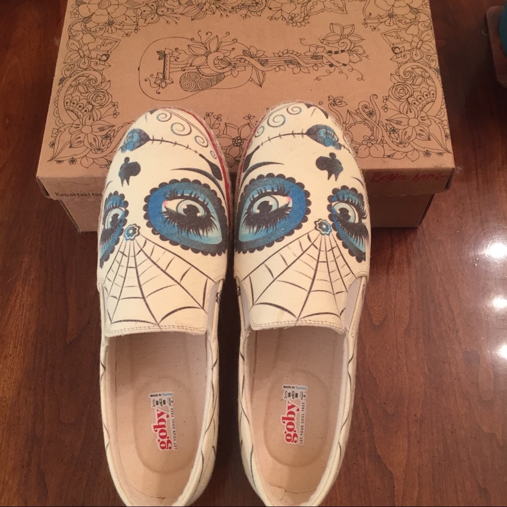 Goby size 9.5 women’s slip on sneaker